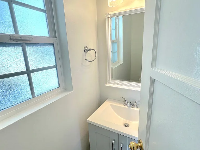 2113 Tamy Ln — Photo 9