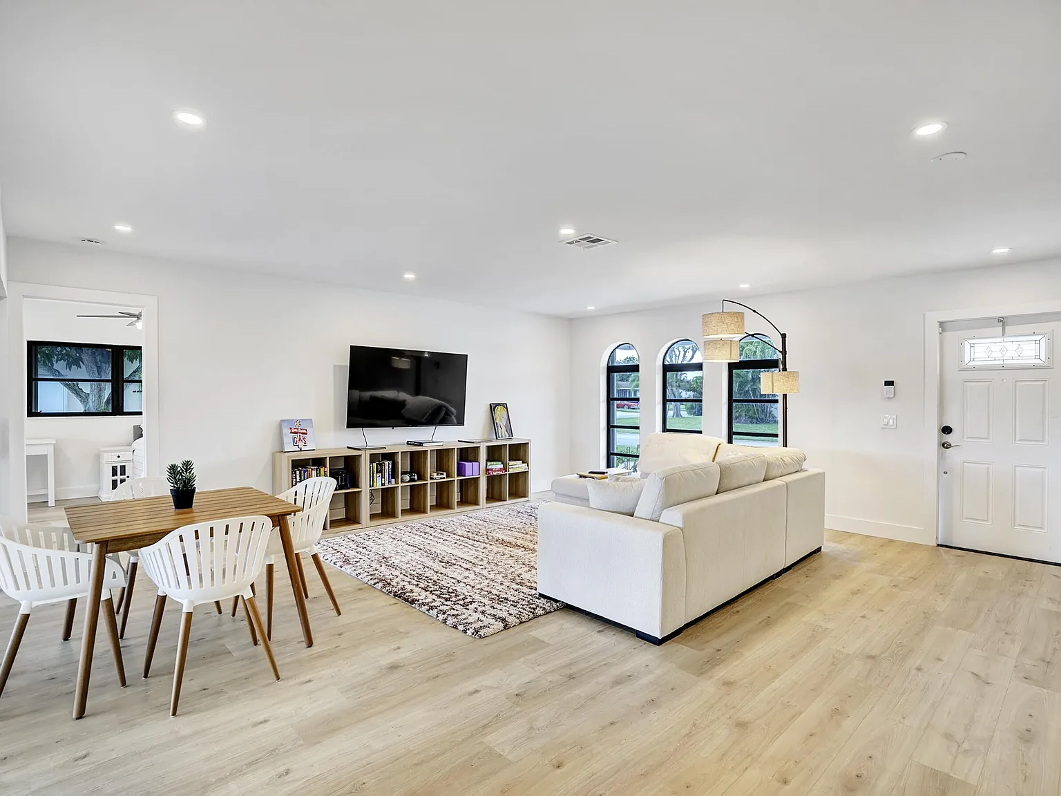 2 bed, 2.0 bath, 1303 sqft, $2,950 — Photo 4