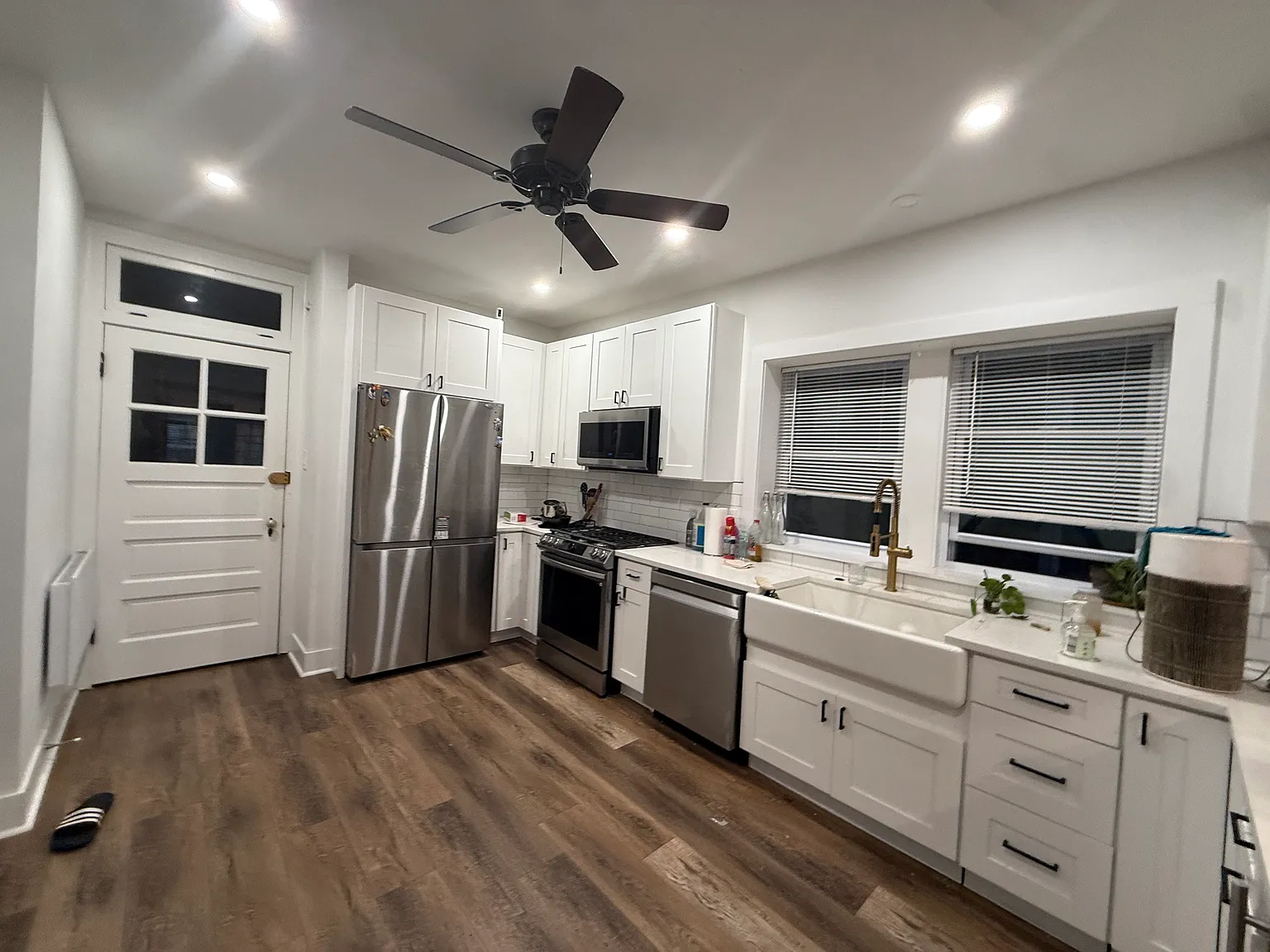 3 bed, 1.0 bath, 1800 sqft, $2,800 — Photo 2