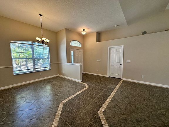 5th image of 32 Franciscan Ln
