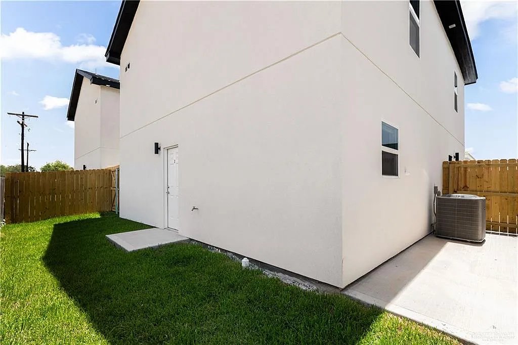 2 bed, 2.5 bath, 1114 sqft, $1,650 — Photo 3