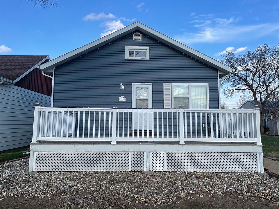 1st image of 215 1st Ave E