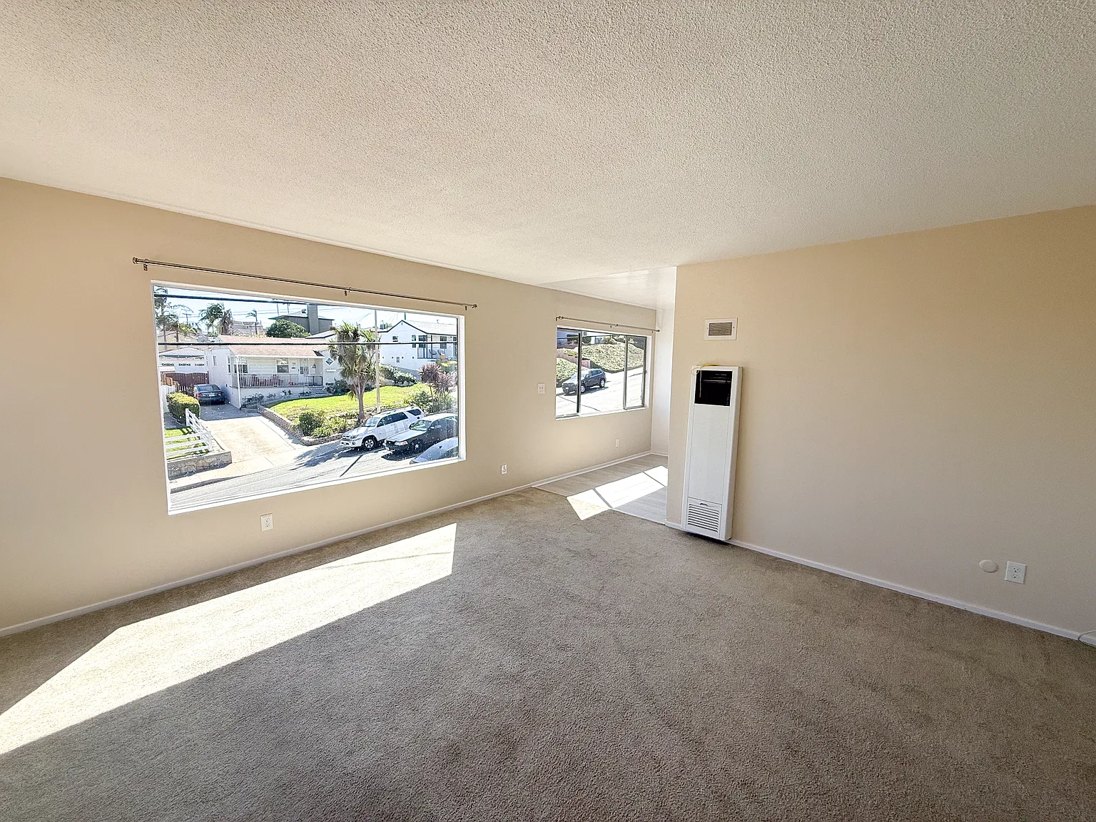 2 bed, 850 sqft, $2,300 — Photo 3