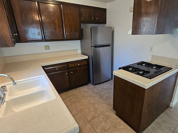 4th image of 3761 Green Ave APT B