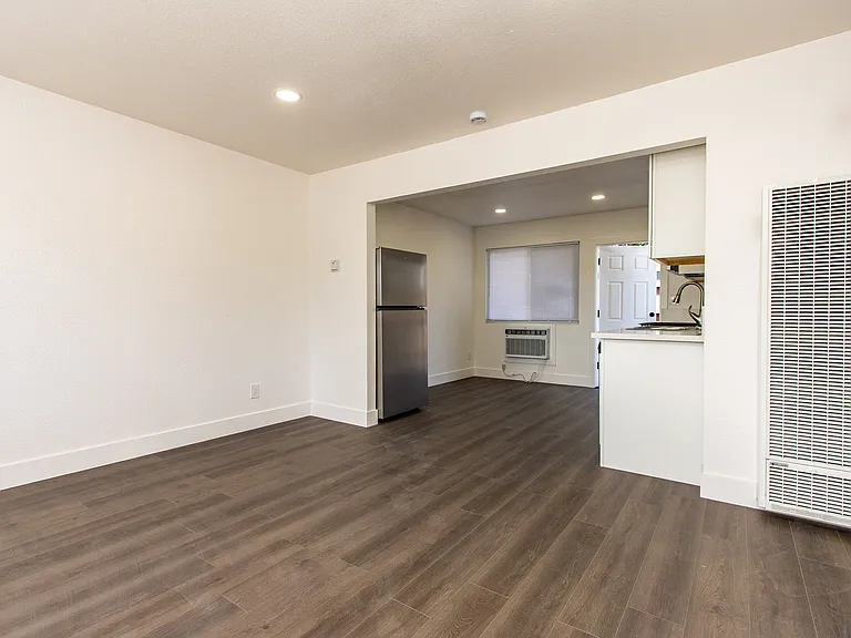 720 Brighton Ave #1 — Photo 7