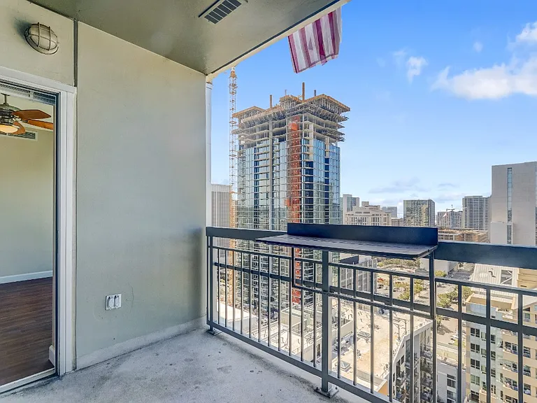 300 W Beech St #2101 — Photo 22