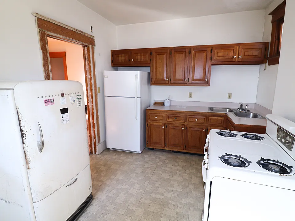 2626 Eden Ave