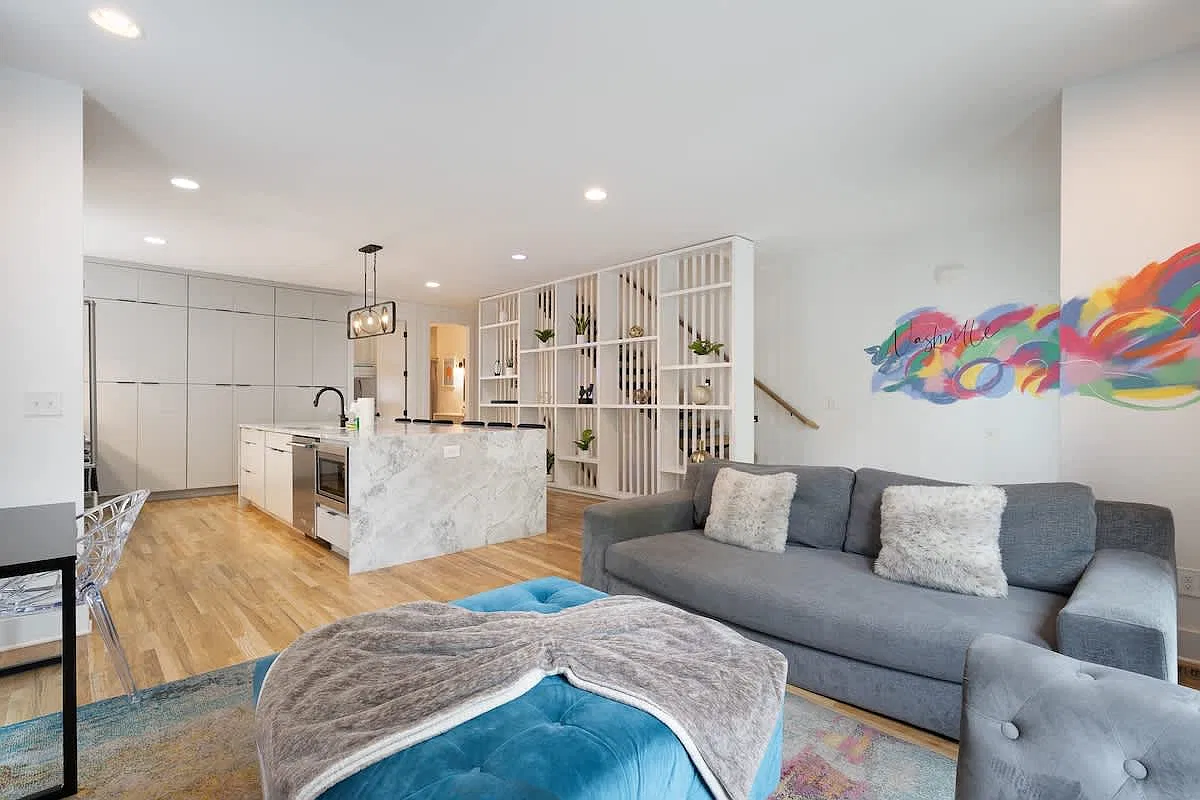 4 bed, 2756 sqft, $5,890 — Photo 2