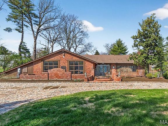 2nd image of 10 Vouga Ln