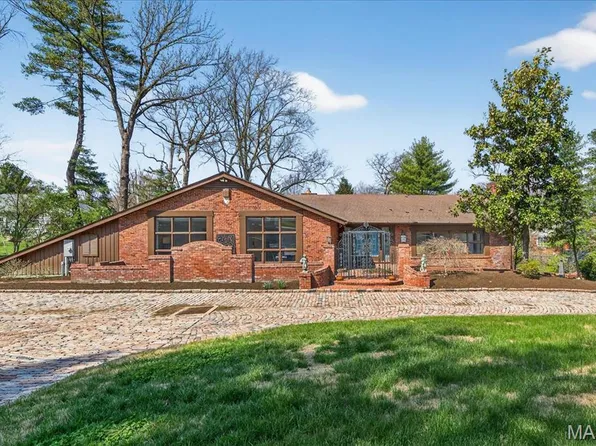 10 Vouga Ln, Saint Louis, MO 63131
