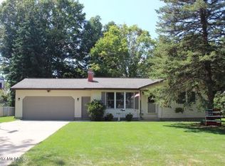 402 Anderson Dr, Wayland, MI 49348
