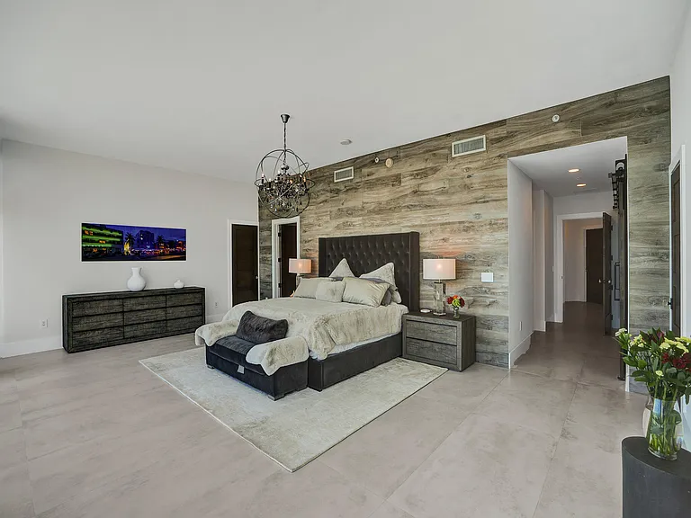 17301 Biscayne Blvd — Photo 24