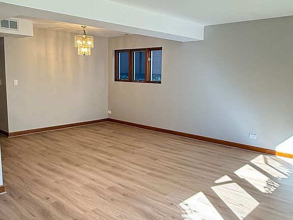 4th image of 2548 W Winnemac Ave