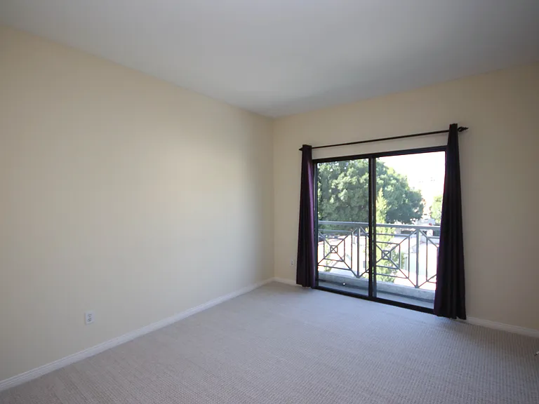 111 S Oak Knoll Ave #203 — Photo 19