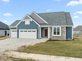 1746 Whalen DRIVE, Oconomowoc, WI 53066