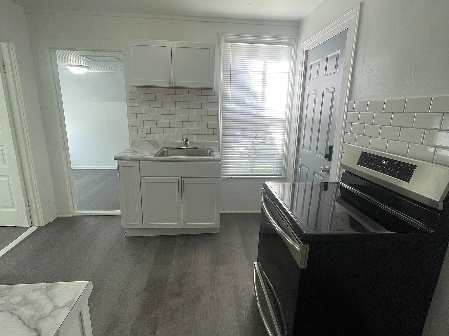 106 S Hamilton St — Photo 2
