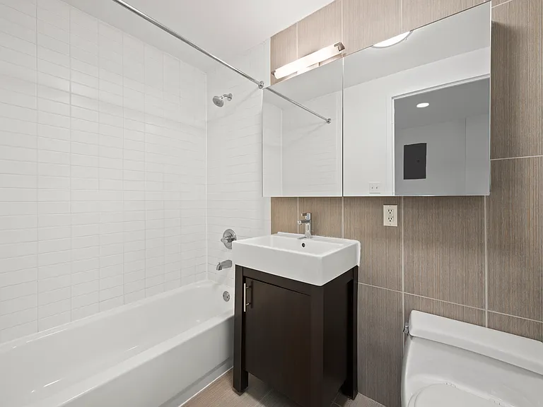 4134 Crescent St #2B — Photo 4
