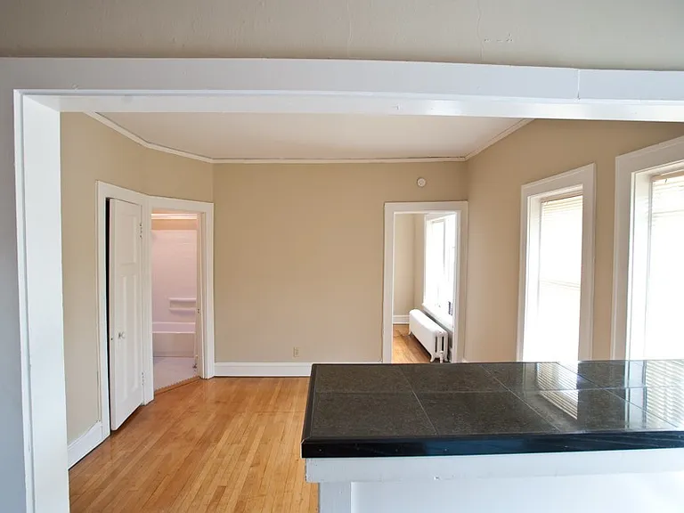 $1085 1 BR, 1 BA Apartment, Heat Included, Free Laundry - 1603 N Van Buren — Photo 17