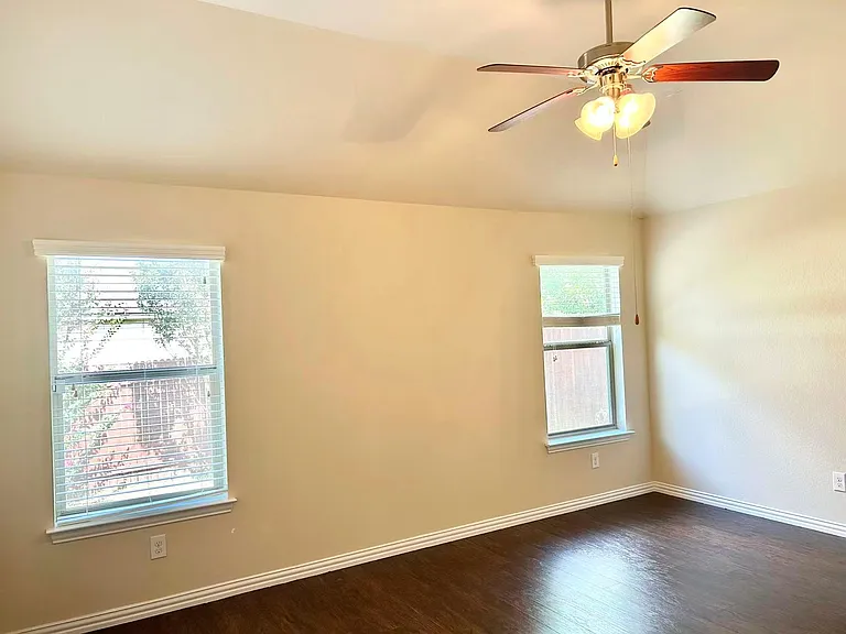 1104 Valerie Cv — Photo 19