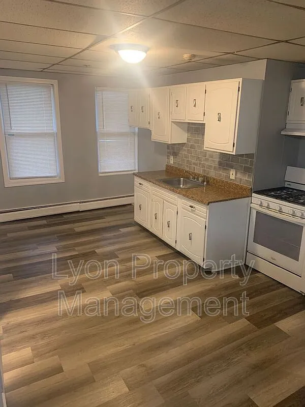 1 bed, 1.0 bath, $1,350 — Photo 2
