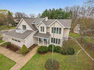 1425 Fox River Dr, De Pere, WI 54115