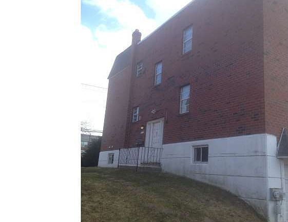 3rd image of 9884 Frankford Ave