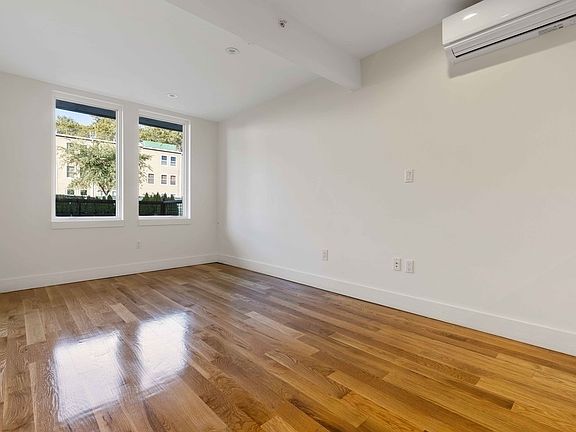 3rd image of 10 Lexington Ave #1J2