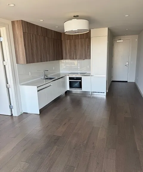600 South Van Ness — Photo 17