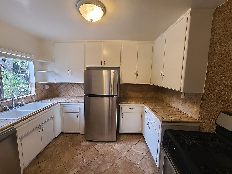 1st image of 1012 Carol Dr APT 1