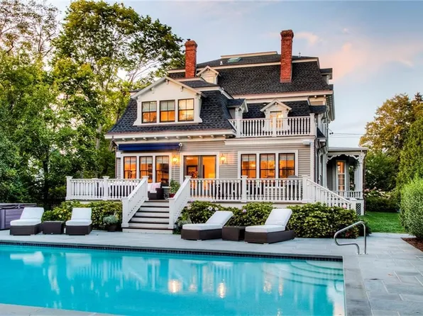15 Berkeley Ave, Newport, RI 02840