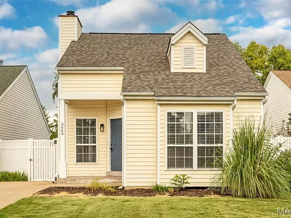 2666 Liberty Gardens Dr, Florissant, MO 63031