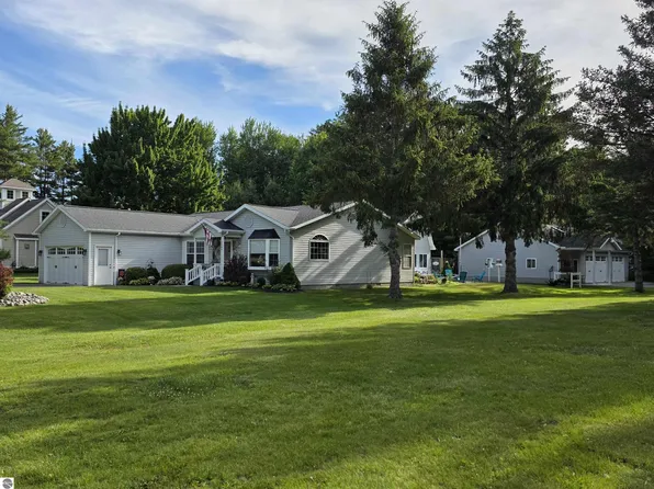 606 Alice St, East Tawas, MI 48730