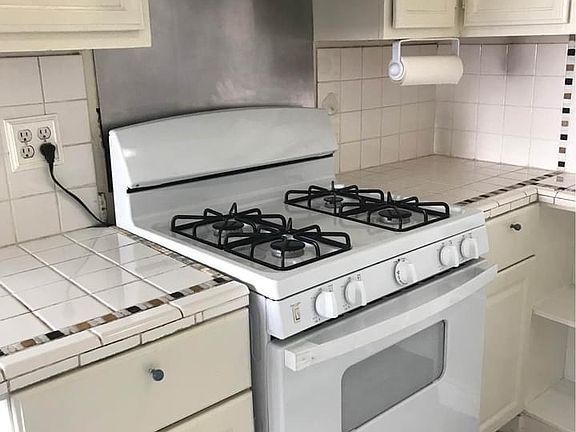 5th image of 591 Villa St APT 5