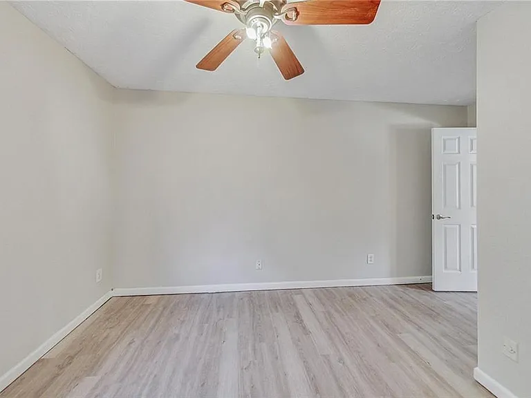 326 Canterbury Place Dr — Photo 14