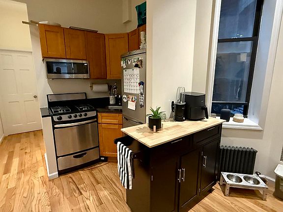 2nd image of 640 E 14th St APT 1