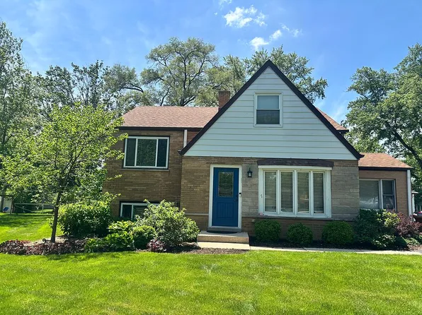 589 Inverness Rd, Lisle, IL 60532