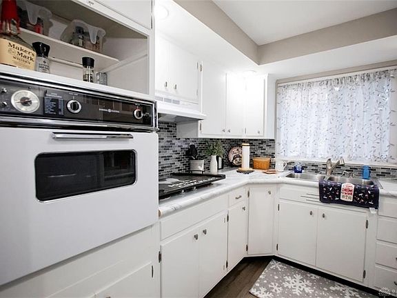 5th image of 310 E Doris Dr