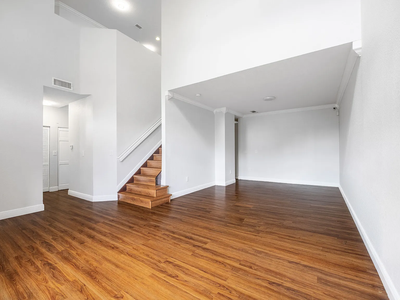 5 bed, 2624 sqft, $5,000 — Photo 3