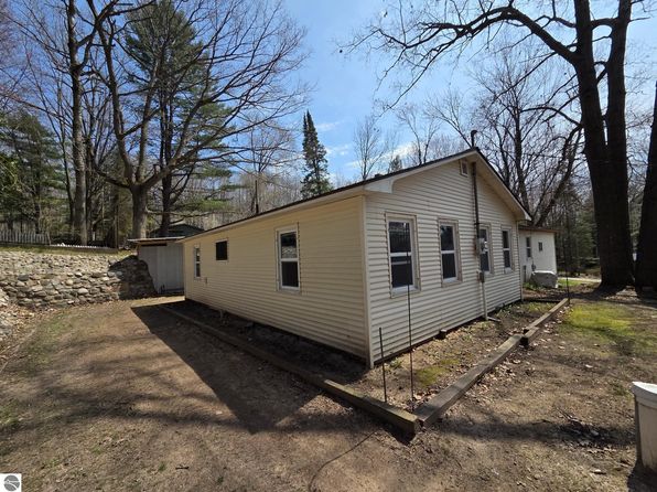 4280 Birch Dr, Lake, MI 48632
