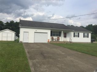 735 University Ln, Point Pleasant, WV 25550