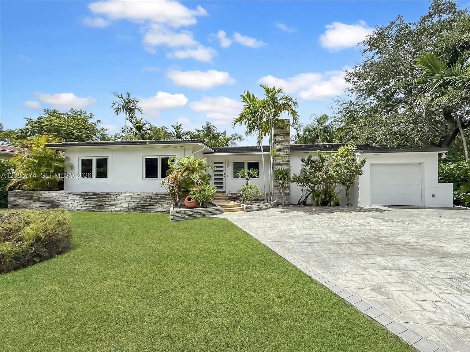 Coral Gables Crafts Sec — Photo 2