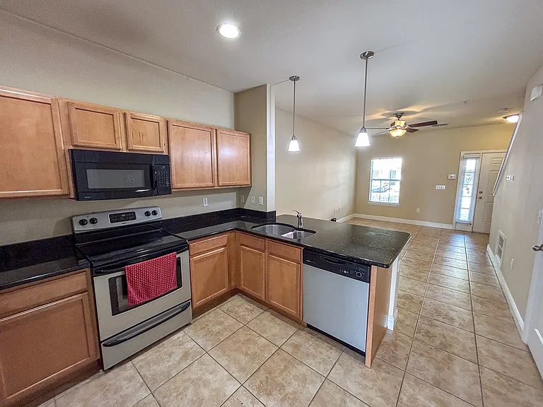 2942 SW 35th Pl #32 — Photo 6