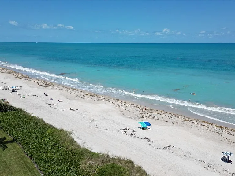23 Royal Palm Point #B — Photo 30