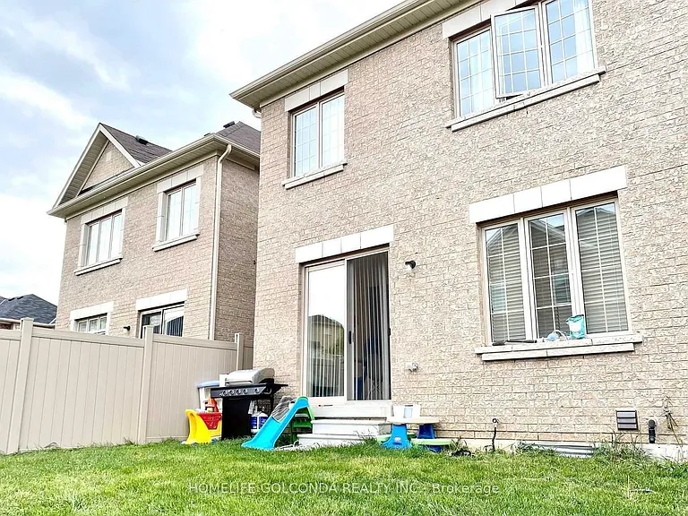 1450 Chretien St — Photo 29