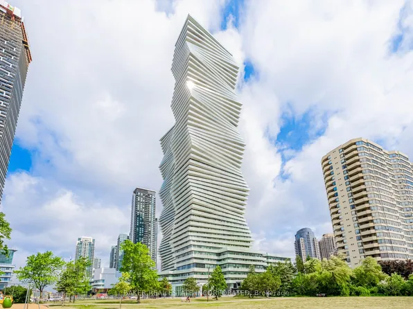 407 Webb Dr #Townhouse 12, Mississauga, ON L5B 0N2