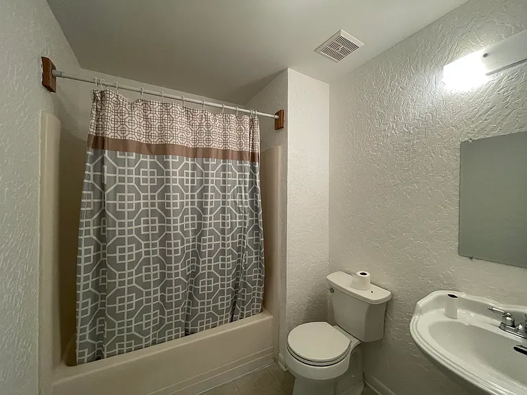 137 Manchester Rd — Photo 10