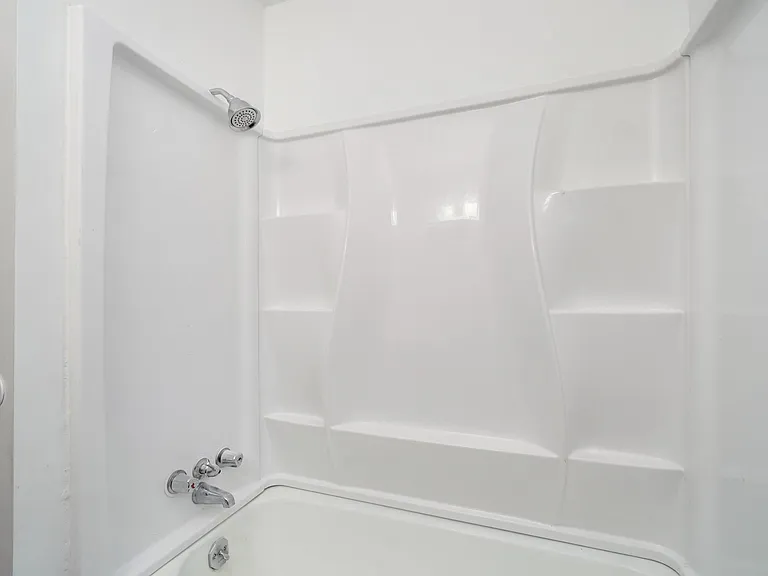 1010 W Lakewood St — Photo 9
