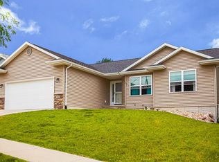 2008 29th St NW, Cedar Rapids, IA 52405