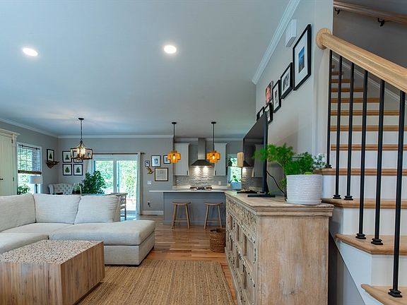 3rd image of 4 Swansom Rd
