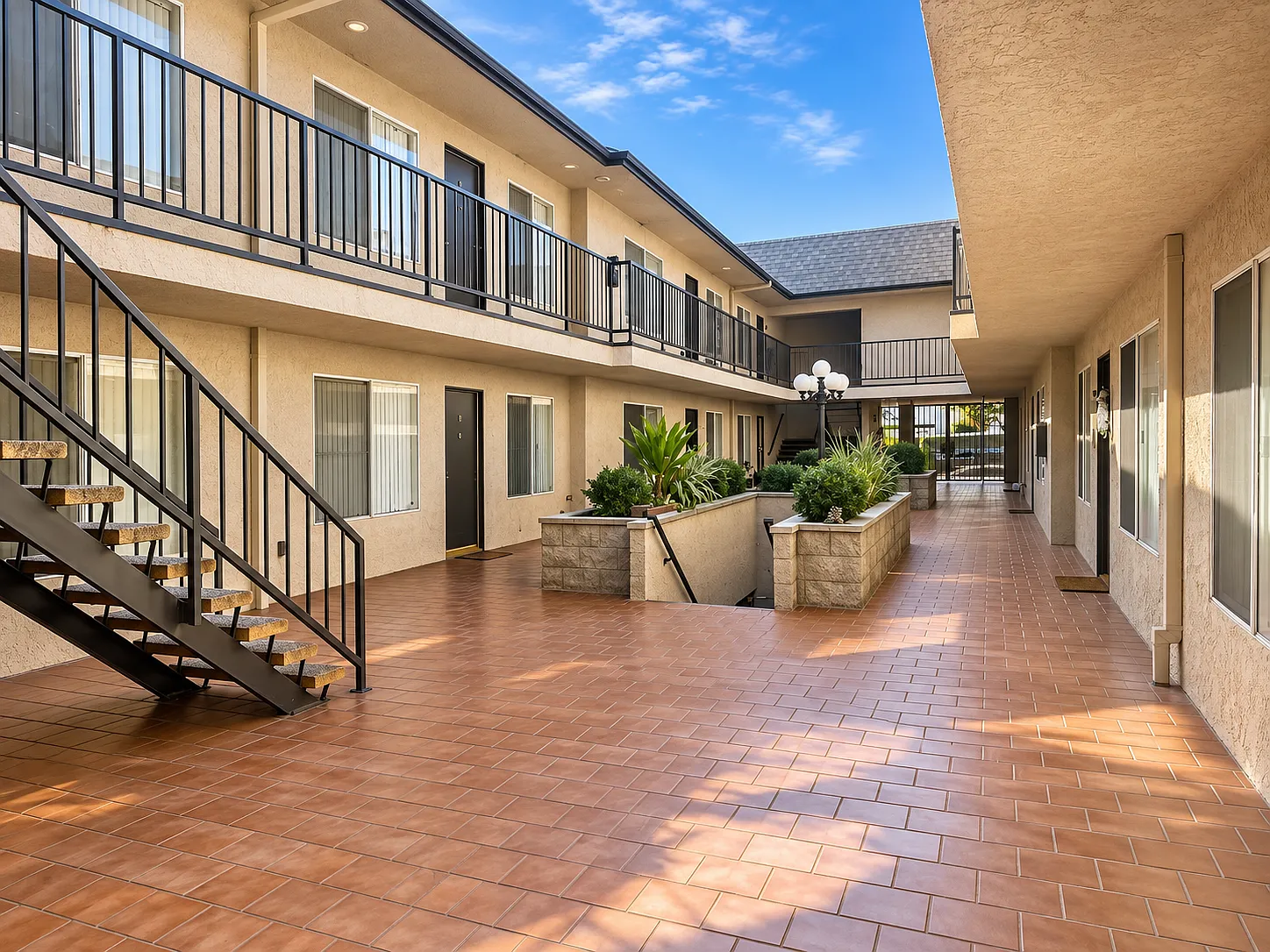 2 bed, 1.5 bath, 920 sqft, $2,825 — Photo 2